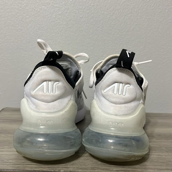 Nike Air Max 270 sneaker. Size 8.5. Good Pre-owned condition. - Picture 5 of 6